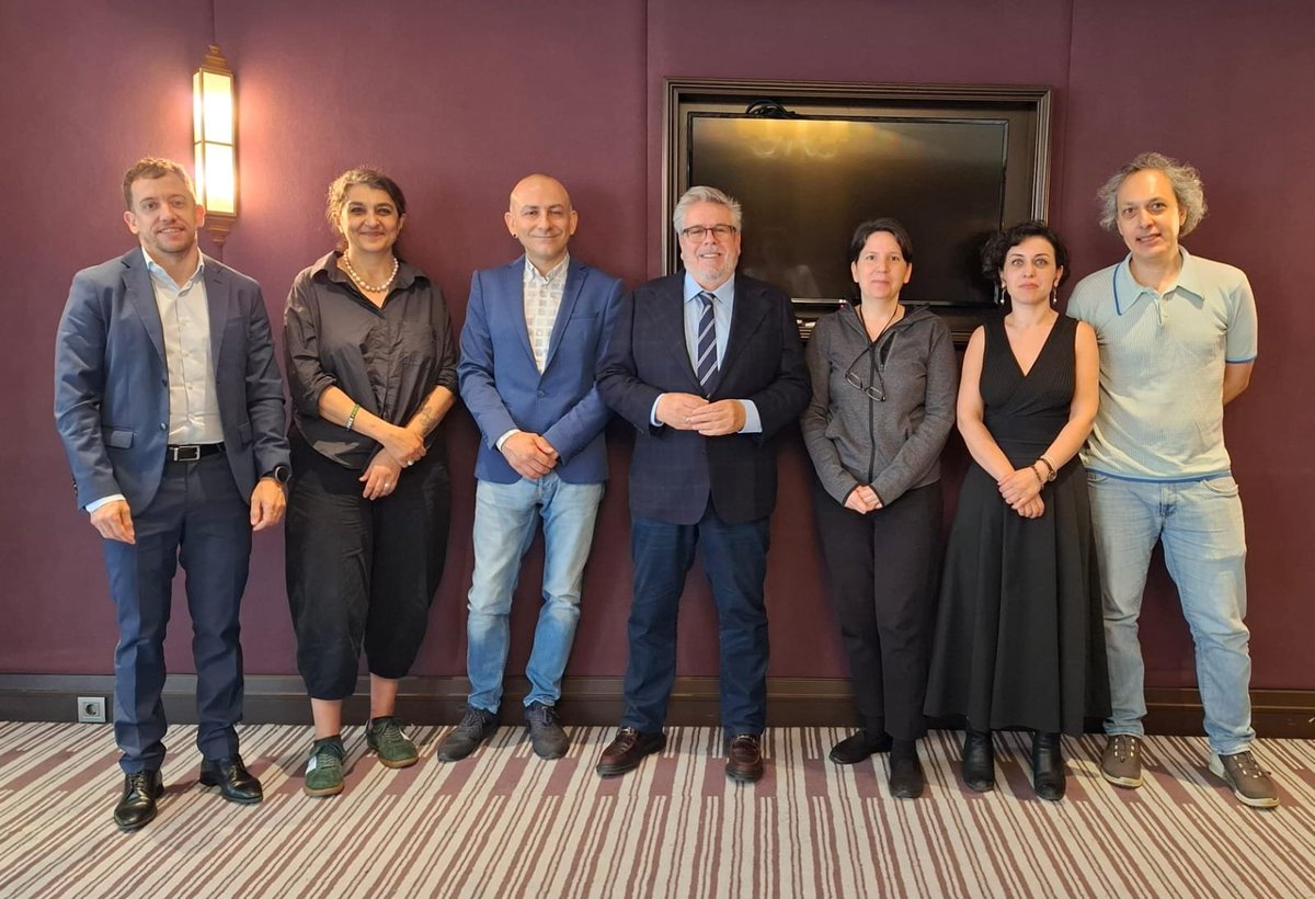 İHD İstanbul Şubesi (@ihdistanbul) on Twitter photo Avrupa Parlamentosu Türkiye Raportörü sayın, <a href="/NachoSAmor/">Nacho Sánchez Amor</a> bugün İstanbul'da Şube Başkanımız Jiyan Tosun (<a href="/jiyantosunn/">Jiyan Tosun</a>) ve MLSA (<a href="/mlsaturkey/">MLSA</a>) , Af Örgütü (<a href="/aforgutu/">Amnesty Türkiye</a>), CPJ (<a href="/pressfreedom/">Committee to Protect Journalists</a>) temsilcilileriyle bir araya geldi.
Bu görüşmede, Türkiye'deki basın özgürlüğü konusunda Avrupa Parlamentosu Türkiye Raportörü sayın, <a href="/NachoSAmor/">Nacho Sánchez Amor</a> bugün İstanbul'da Şube Başkanımız Jiyan Tosun (<a href="/jiyantosunn/">Jiyan Tosun</a>) ve MLSA (<a href="/mlsaturkey/">MLSA</a>) , Af Örgütü (<a href="/aforgutu/">Amnesty Türkiye</a>), CPJ (<a href="/pressfreedom/">Committee to Protect Journalists</a>) temsilcilileriyle bir araya geldi.
Bu görüşmede, Türkiye'deki basın özgürlüğü konusunda