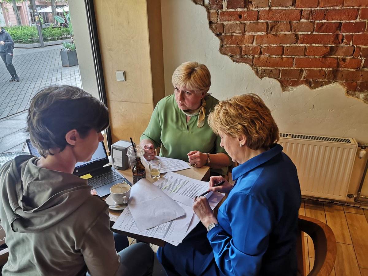 ☕💻 #WorkCafé in Lithuania!
Because not all #EdU_Saliva ideas are born in offices or classrooms — sometimes great things happen over coffee!
Three of our team members met in a café to push the project forward!
#SalivaScience #ErasmusPlus #EduSaliva #ScienceOnTheGo