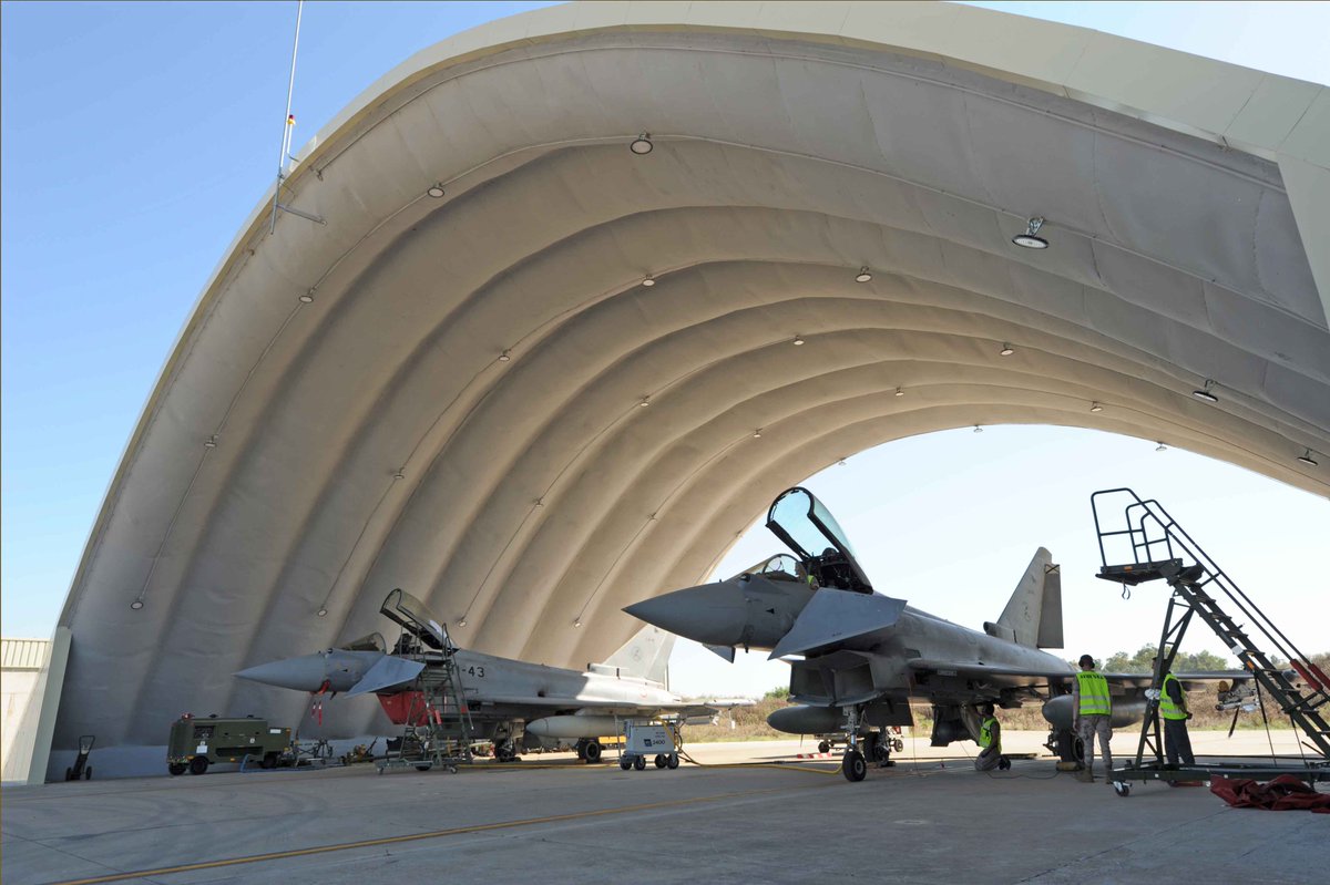EMADmde's tweet photo. #FelizMartes. ¡Los Eurofighters del Ala 11 ya están listos para el servicio de Alerta de Reacción Rápida (QRA)! Nuestros aviadores🇪🇸 fortalecen la respuesta inmediata del #MOA en el marco de las Operaciones de Presencia, Vigilancia y Disuasión #OpsPvD. Garantizamos la protección del espacio aéreo nacional frente a cualquier posible amenaza. #MOPS @EjercitoAire