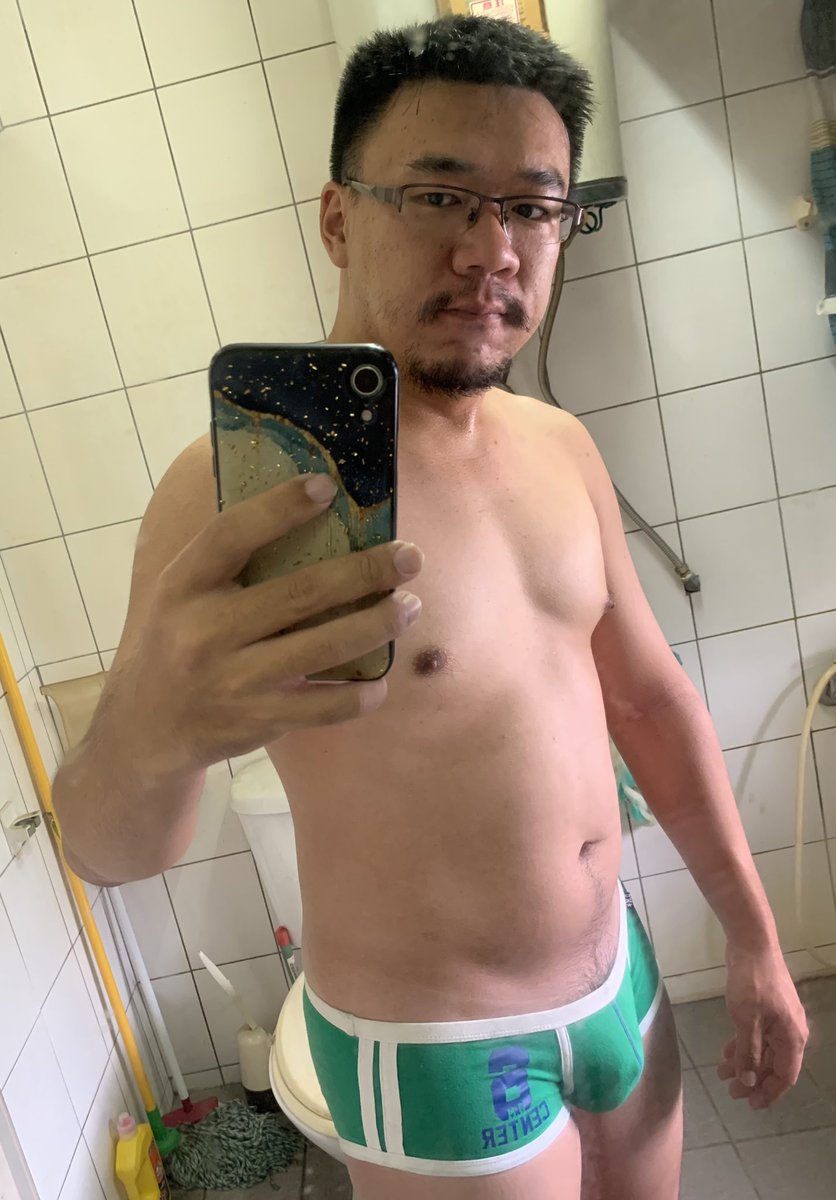 有人偷走我的粽葉色內褲😡
害我只能用鮮綠色包粽子