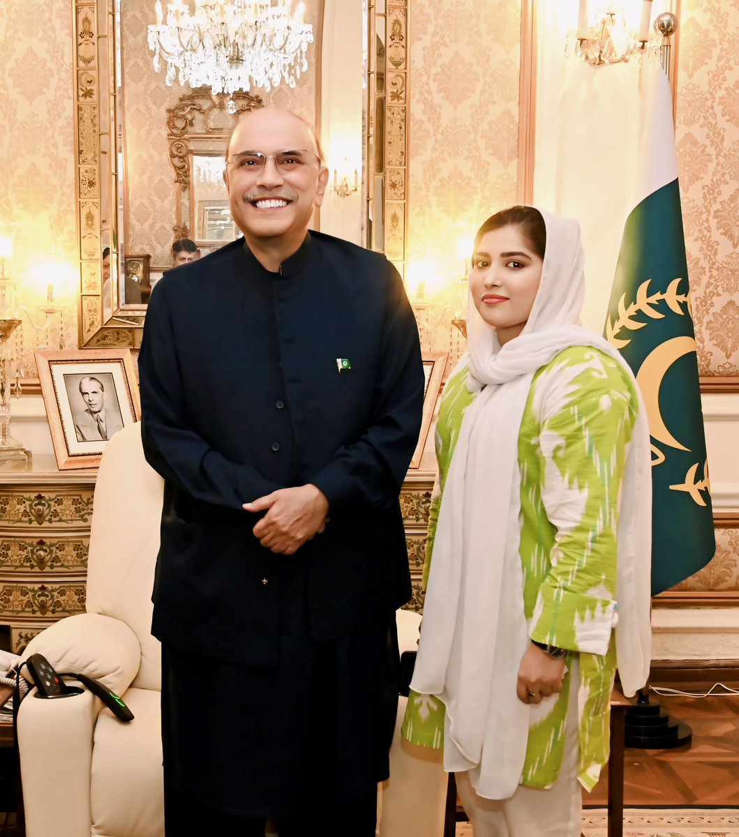Maira Hashmi (@mairahashmi7) on Twitter photo Honoured as <a href="/PresOfPakistan/">The President of Pakistan</a> <a href="/AAliZardari/">AsifAliZardari</a> sb invited the family of Shaheed M Shafiq Goga at GH Lahore.He said,,Our martyrs’ families are my own.Your father gave his life for democracy PPP & Pakistan,The children of our martyrs are our greatest asset.🇱🇾 will always stand by you ✍🏻 Honoured as <a href="/PresOfPakistan/">The President of Pakistan</a> <a href="/AAliZardari/">AsifAliZardari</a> sb invited the family of Shaheed M Shafiq Goga at GH Lahore.He said,,Our martyrs’ families are my own.Your father gave his life for democracy PPP & Pakistan,The children of our martyrs are our greatest asset.🇱🇾 will always stand by you ✍🏻
