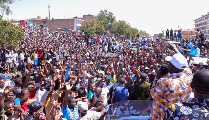 Wavinya Ndeti, Kalonzo Musyoka, and RIGATHI GACHAGUA today in Matuu town. Watu wa matuu pia wamesema ni WanTam
#MachakosNiWiper