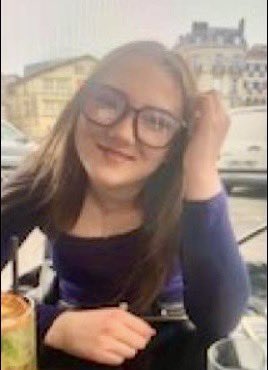 PsyGuy007's tweet photo. 🚨 🇫🇷 Capbreton : disparition inquiétante d'une jeune fille de 14 ans

Chloé, 14 ans, a disparu depuis le mercredi 28 mai.

Ce jour-là, elle a été vue pour la dernière fois à Capbreton, dans les Landes, aux alentours de 12h30. 

Depuis, ses proches sont sans nouvelles. Une enquête pour disparition inquiétante a été ouverte et un appel à témoins a été lancé.

Chloé est de corpulence mince, avec des cheveux châtains. Elle portait au moment de sa disparition un tee-shirt blanc, un jogging gris, une veste à capuche noire et des baskets blanches.

Toute personne pouvant fournir des informations peut contacter la Gendarmerie de Capbreton au ☎️ 05 58 72 74 00 ou faire le 17.