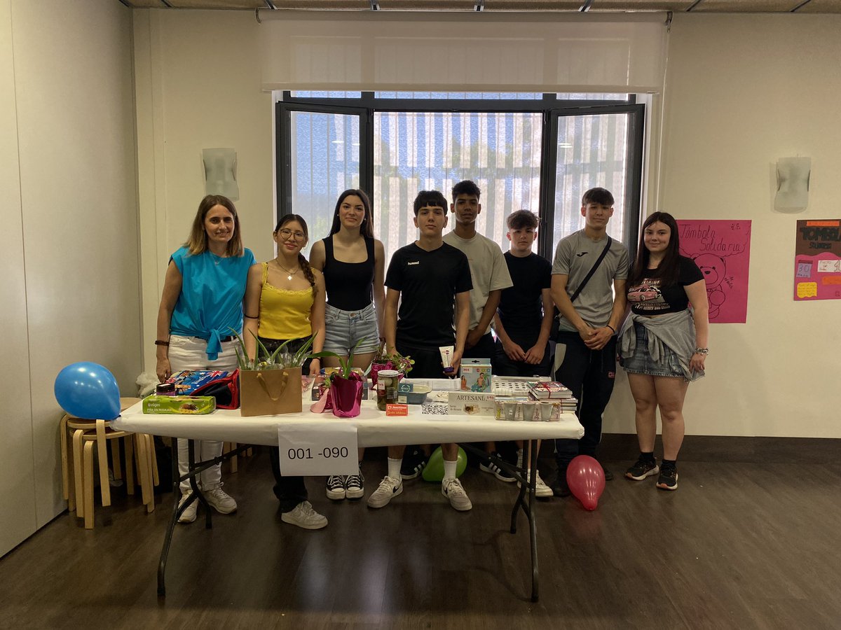 🎉 ¡Éxito total! Todos los boletos vendidos en la tómbola solidaria de 4° ESO Economía. ¡Gracias a todos por vuestra generosidad y apoyo! ❤️ <a href="/JesuitinasPna/">Jesuitinas Pamplona</a> <a href="/jesuitinas/">Fundación Educativa Jesuitinas</a> <a href="/fasfi_/">FASFI</a> #FASFI #Solidaridad #EmprendimientoSocial