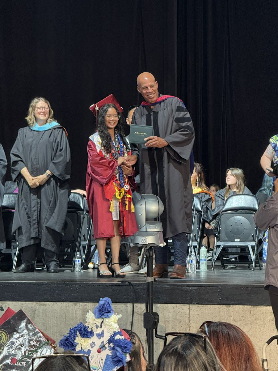 Aline H. Lee tweet media