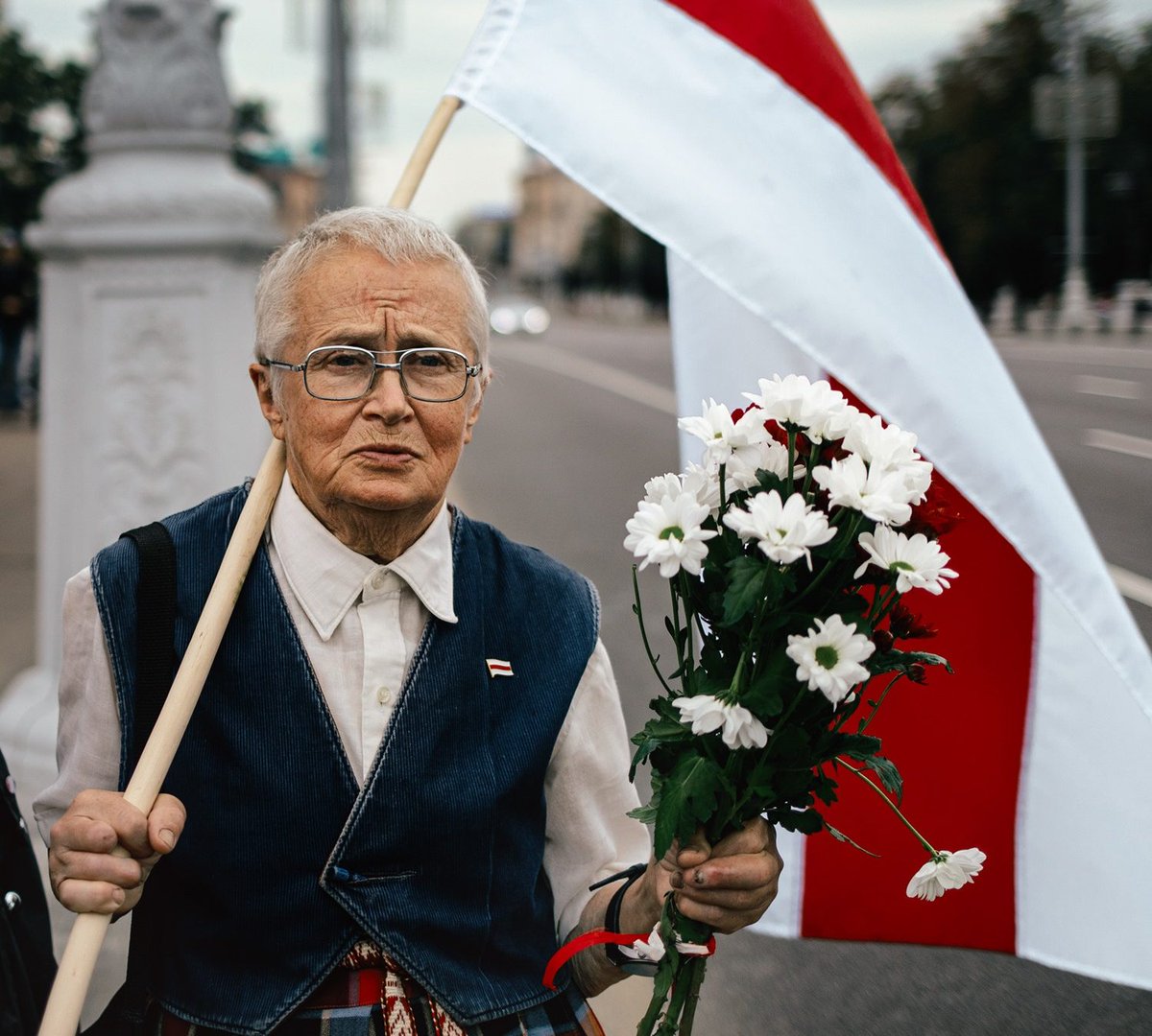 The political trial begins against one of the symbols of the Belarusian protest—78 y.o. Nina Bahinskaya 🤍❤️🤍

I thank the Rep. of the 🇪🇺 diplomatic missions in #Belarus who came today to the so-called trial to support Nina Bahinskaya.

Your solidarity is crucial to Belarusians
