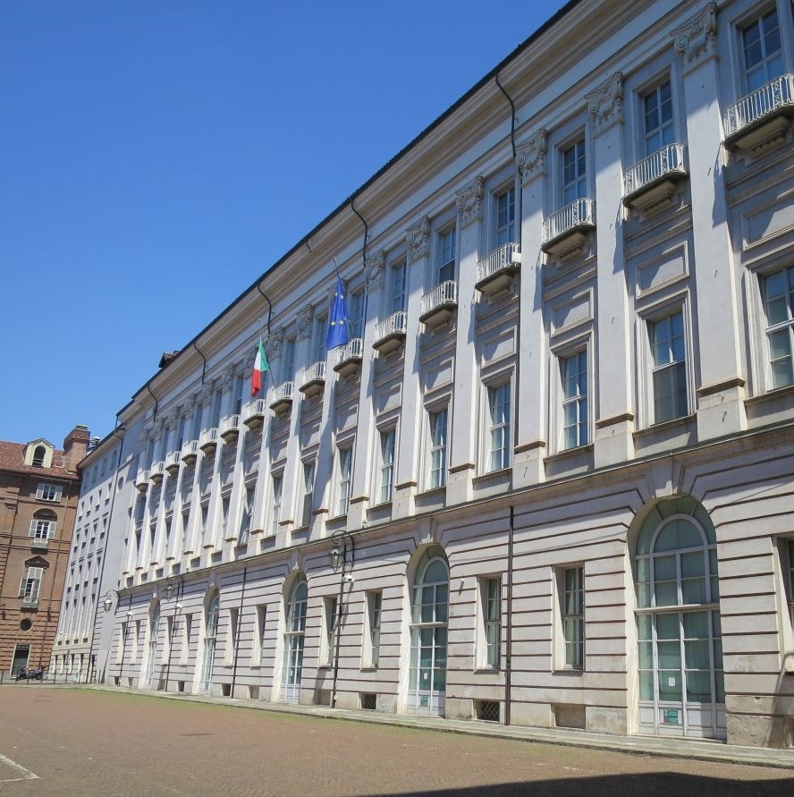 Il #2giugno i palazzi delle Istituzioni offrono al pubblico un viaggio nel cuore della città archiviodistatotorino.cultura.gov.it/passeggiata-de…
<a href="/MiC_Italia/">Ministero della Cultura</a> <a href="/MuseiRealiTo/">Musei Reali Torino</a> <a href="/twitorino/">Città di Torino</a> <a href="/CittaMetroTO/">Città MetroTorino</a> <a href="/palazzomadamato/">Palazzo Madama TO</a> <a href="/turismotorino/">Turismo Torino</a> 
#FestadellaRepubblica