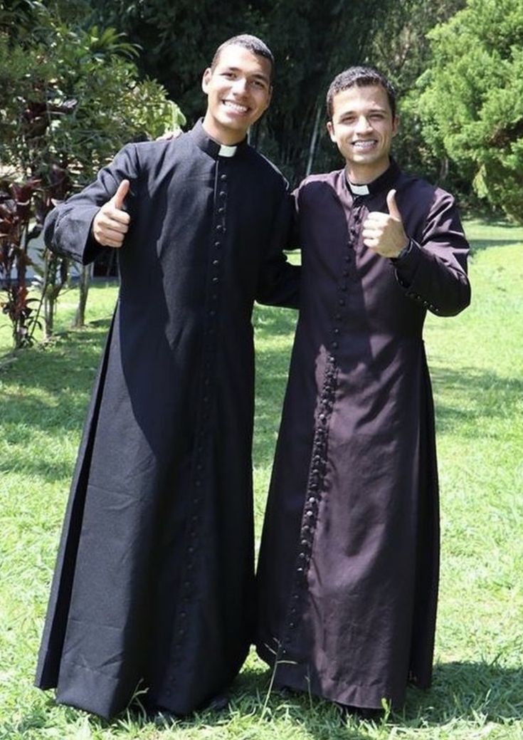 Do you know the difference between a religious and diocesan? 

If you know leave a comment  below 👇