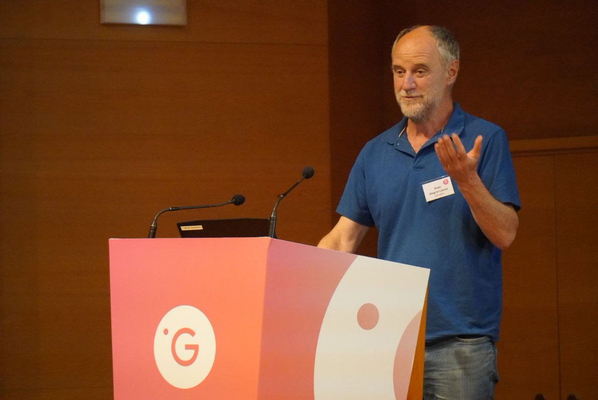 Iñaki Alegria Loinaz UEUko Zuzendari-ohiak 
"IKERGAZTE: Euskarazko zientziaren arnasgunea globalizazioaren aroan" hitzaldia ematen ari da  
#ikergazte2025