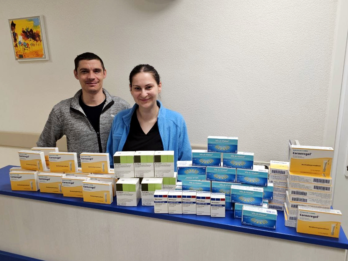 UkraineBerlin's tweet image. Kleine Schachteln, große Wirkung: Dank antares-apotheke Pharma Service und @helpeplus haben wir ein Kinderzentrum für Herzchirurgie, eine Augenklinik für Veteranen und ein Frontstadt-Hospital mit Medikamenten versorgt. Vor allem starke Antibiotika sind in der #Ukraine knapp.