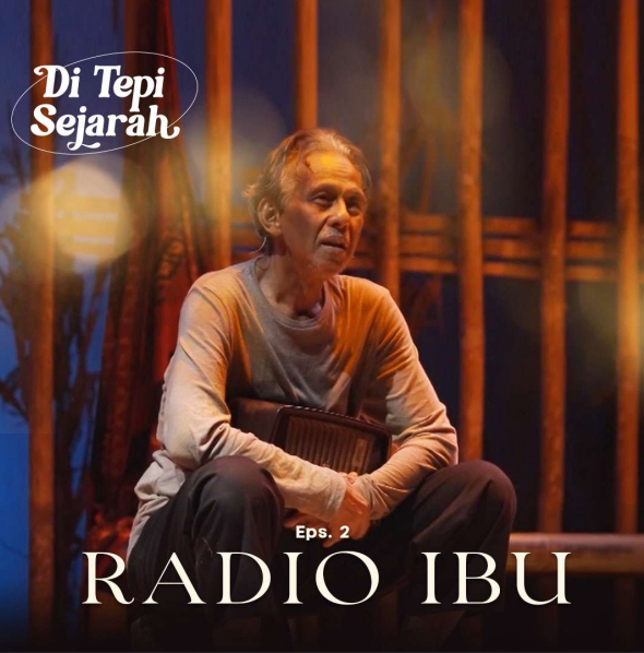 Aku udah bersiap-siap nangisin yang monolog Radio Ibu, soal pak tua Riwu Ga dari NTT yang ketemu Bung Karno waktu pengasingan. 

Dari kebunnya, Pak Riwu selalu dengerin radio peninggalan Bu Inggit (istri Sukarno) buat memastikan masa depan cerah Indonesia sesudah merdeka 😭😭😭