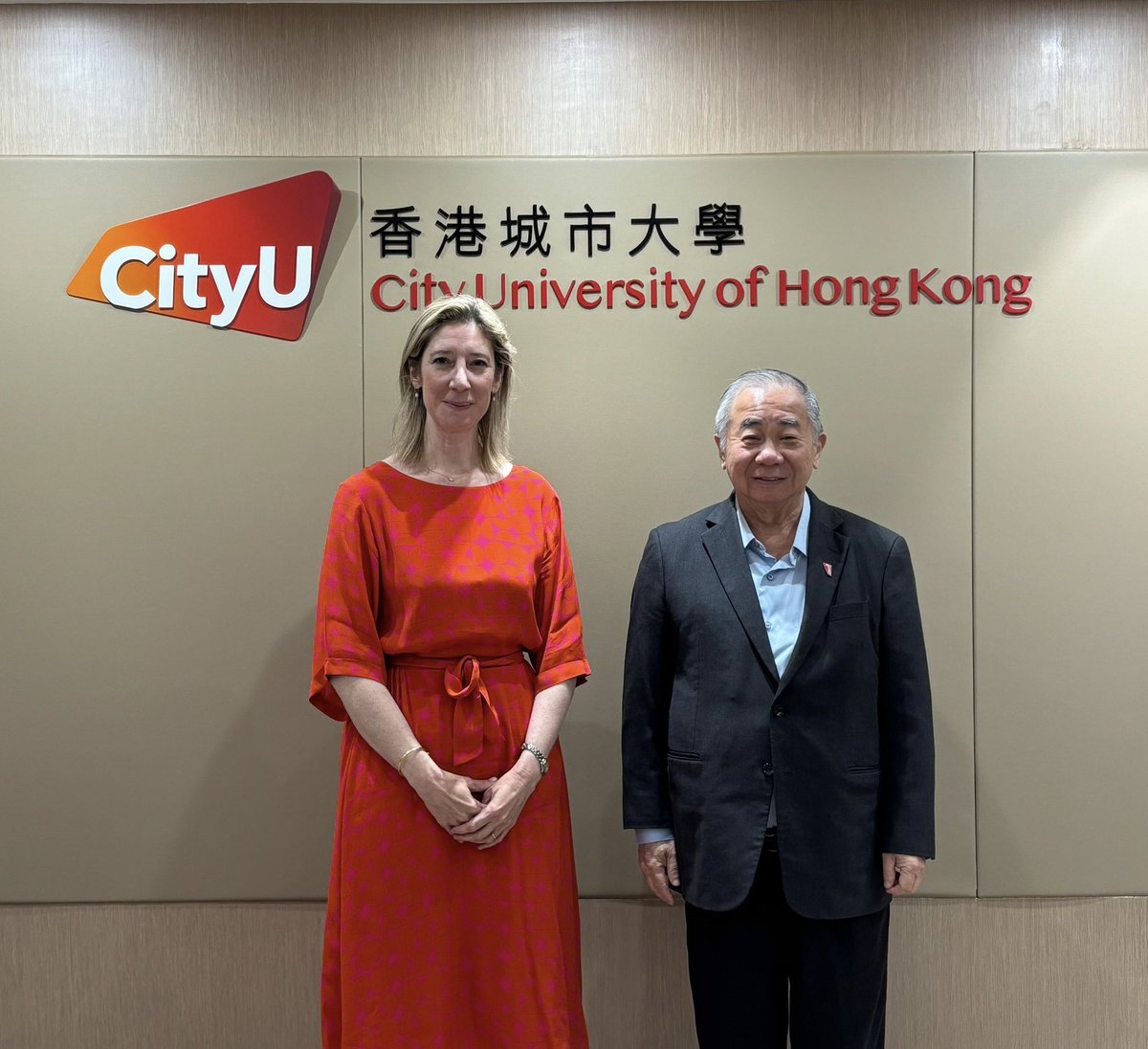 Ravie d’échanger avec le Pr Freddy Boey, président de la City University of Hong Kong (classée dans le top 100 mondial) pour renforcer encore la coopération universitaire et scientifique entre 🇫🇷 et 🇭🇰 !
#ChooseFranceForScience #StudyInFrance