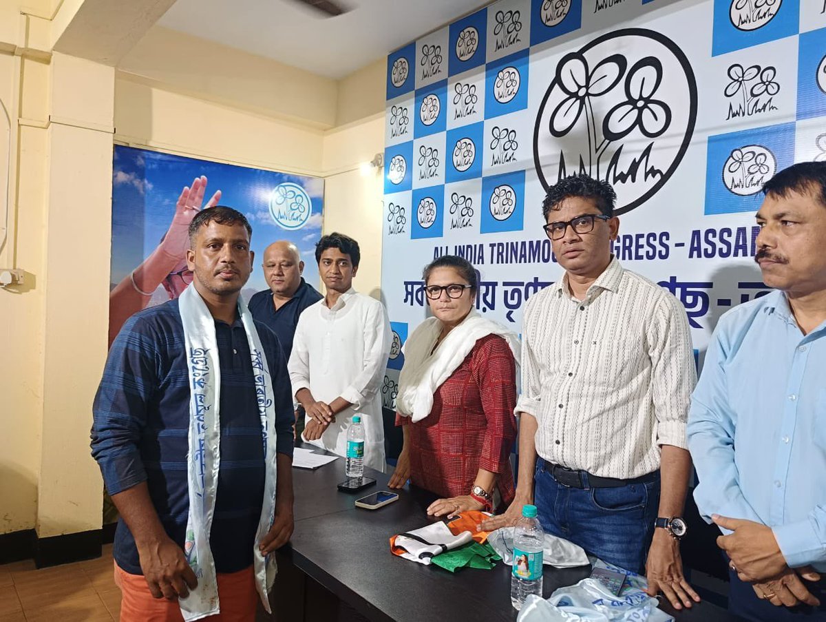 আজি অসম প্ৰদেশ কংগ্ৰেছ তৃণমূল কংগ্ৰেছৰ মুখ্য কাৰ্যালয়ত মাননীয় সাংসদ সুস্মিতা দেৱ ডাঙৰীয়ানী আৰু জ্যেষ্ঠ উপ-সভাপতি দুলু আহমেদ ডাঙৰীয়াৰ উপস্থিতিত দৰং জিলাৰ কেইগৰাকীমান যুৱকে অসম প্ৰদেশ তৃণমূল কংগ্ৰেছত যোগদান কৰে।