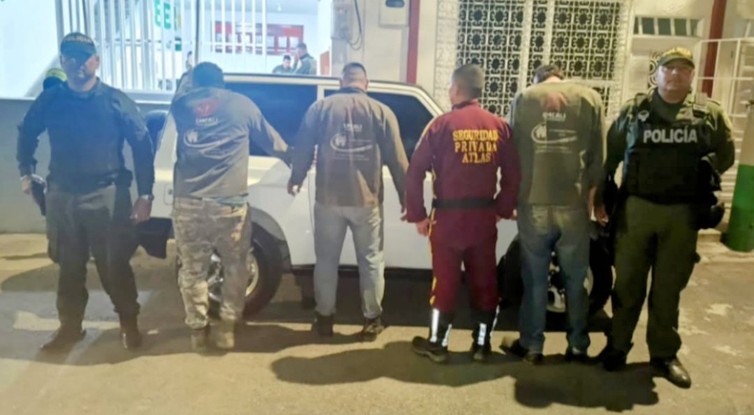 Gracias al apoyo del personal de Unidad de seguridad de <a href="/EMCALIoficial/">EMCALI 🇨🇴</a> , <a href="/DevalPolicia/">Departamento de Policía Valle</a> ,Comunidad de  <a href="/AlcaldiaGuacari/">Alcaldía de Guacarí</a>
Se pudo prevenir presunto hurto de infraestructura de Tics y simulación de investidura.Caso en Desarrollo,   <a href="/Seguridad_Atlas/">Grupo Atlas</a> <a href="/GobValle/">Gobernación Valle del Cauca</a> <a href="/ERTSAESP/">Ertesp Empresa de recursos tecnologícos</a>