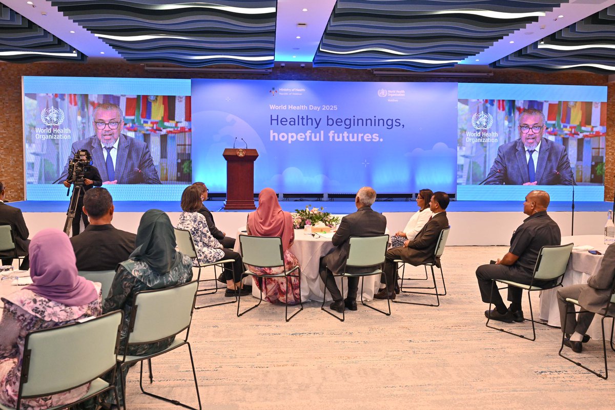 WHO Director General <a href="/DrTedros/">Tedros Adhanom Ghebreyesus</a> ‘Special Recognition Award for Global Tobacco Control’ was presented to H.E. Dr <a href="/MMuizzu/">Dr Mohamed Muizzu</a> President of Maldives, by <a href="/drSaimaWazed/">Saima Wazed</a> WHO Regional Director <a href="/WHOSEARO/">World Health Organization South-East Asia</a> for his bold leadership in building a tobacco-free nation. 🇲🇻 🚭 #WNTD <a href="/MoHmv/">Ministry of Health</a> <a href="/HPA_MV/">Health Protection Agency</a>