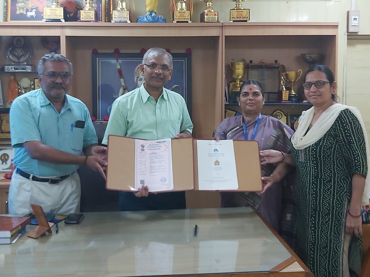 MoU🤝| In a major stride towards enhancing #Ayurveda research in chronic kidney disease #CKD management, the Regional Ayurveda Research Institute (RARI), Ahmedabad, under #CCRAS, <a href="/moayush/">Ministry of Ayush</a>, has entered into an MoU with the J.S. Ayurved College, Gujarat, on 28th May 2025.......1/3