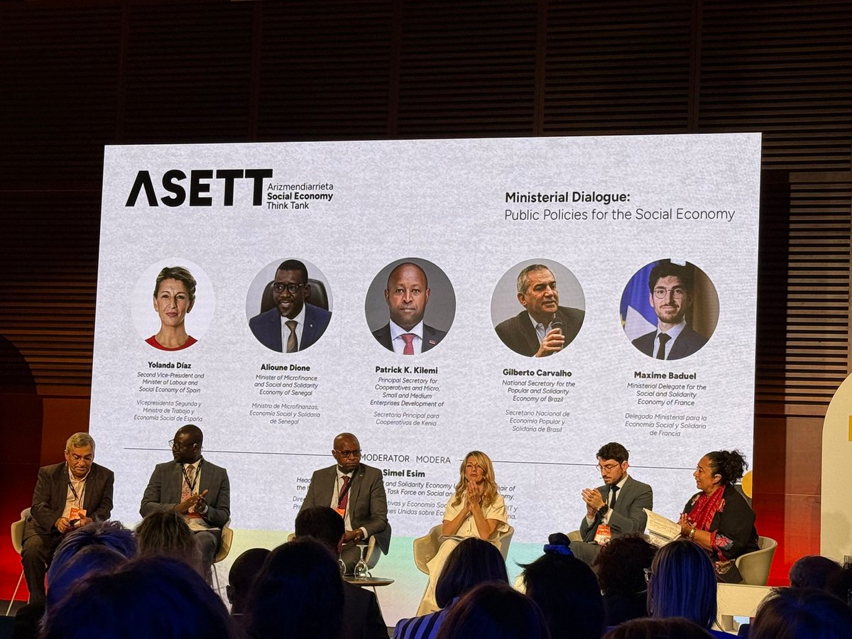 FECOMA (@fecomamadrid) on Twitter photo 🌍 Mesa de Diálogo Ministerial en el #ForoASETT2025: políticas públicas para impulsar la #EconomíaSocial.
Participan altos representantes de la Economía Social a nivel internacional, con la destacada presencia de <a href="/Yolanda_Diaz_/">Yolanda Díaz</a>, Vicepresidenta Segunda y Ministra de <a href="/empleogob/">Ministerio Trabajo y Economía Social</a> 🌍 Mesa de Diálogo Ministerial en el #ForoASETT2025: políticas públicas para impulsar la #EconomíaSocial.
Participan altos representantes de la Economía Social a nivel internacional, con la destacada presencia de <a href="/Yolanda_Diaz_/">Yolanda Díaz</a>, Vicepresidenta Segunda y Ministra de <a href="/empleogob/">Ministerio Trabajo y Economía Social</a>