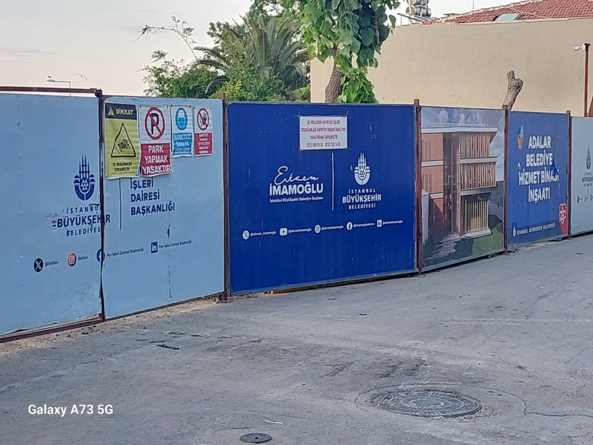 Adalar Belediyesi İstanbul'dan mı sayılmıyor...
*
Yoksa belediye başkanı savcılığa meydan mı okuyor.
*
Hırsızlık zanlısı Ekrem İmamoğlu'nun imzası ne arıyor hala ilçe sokaklarında?
*
Hayırlı Cumalar bu arada!..