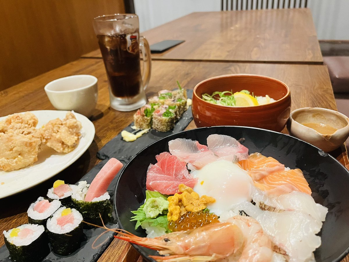 ぼっち飯なのに頼みすぎた💦