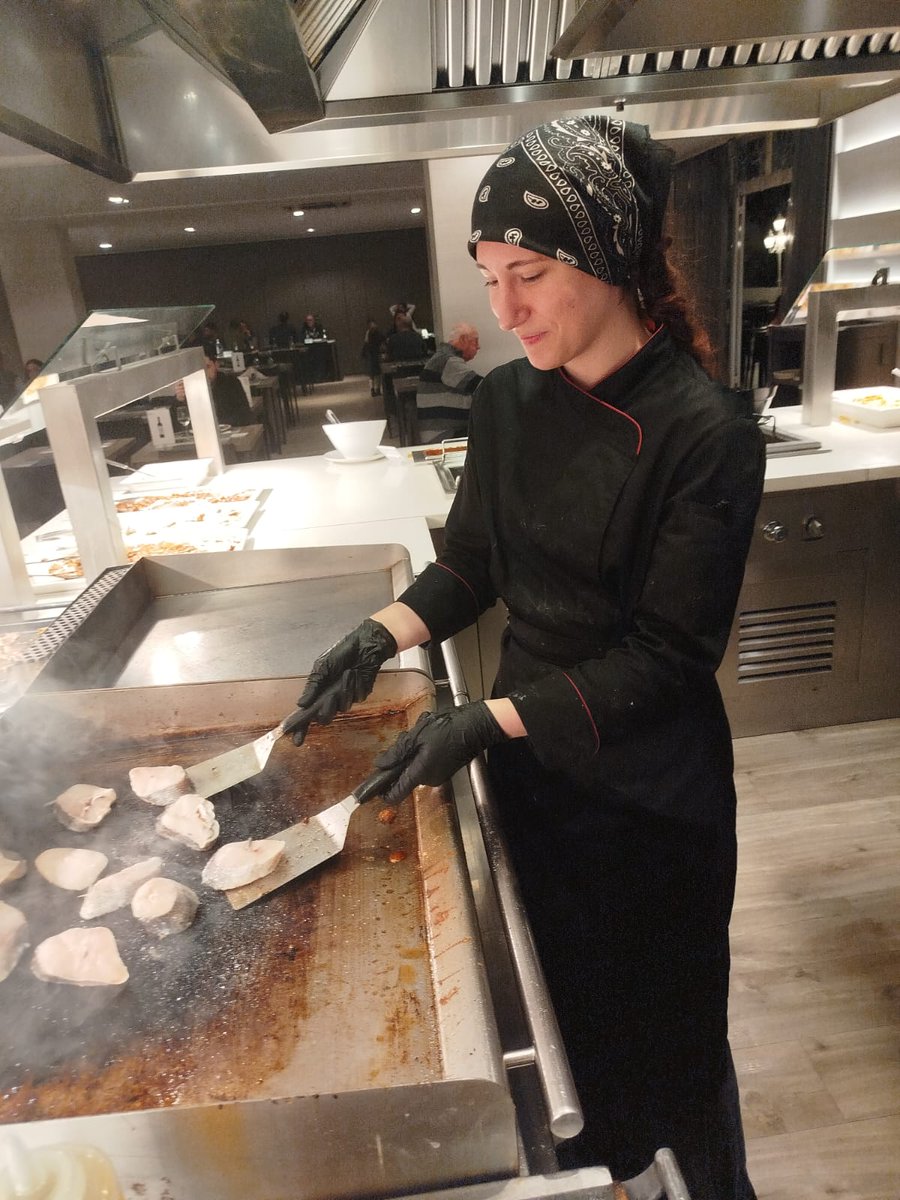 🇹🇷🇪🇺🇪🇸Akreditasyon Mesleki Eğitim projesi kapsamında Kadıköy ÇPAL'nin Yiyecek-İçecek Hizmetleri alanı öğrencileri 10.02.2025-10.05.2025 tarihleri arasında İspanya'da uzun dönem öğrenme faaliyetlerini tamamladılar. <a href="/tcmeb/">Millî Eğitim Bakanlığı</a> <a href="/ulusalajans/">Türkiye Ulusal Ajansı 🇹🇷 Turkish NA</a> <a href="/istanbulilmem/">İstanbul İl Millî Eğitim Müdürlüğü</a>