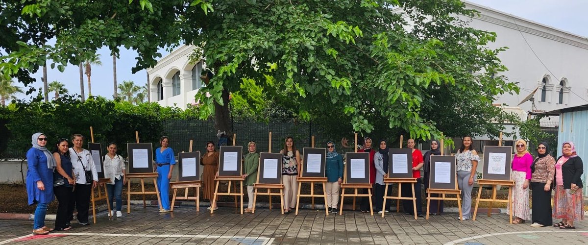 📌"Kadın Eli Değmiş Belli" projesi kapsamında kadınlara yönelik sanatsal ve gelişim odaklı etkinlikler düzenlendi.✨

Mersin İl Millî Eğitim Müdürlüğü tarafından yürütülmekte olan “Kadın Eli Değmiş Belli” projesi kapsamında, kadınlara yönelik seramik atölyesi, masal anlatıcılığı,