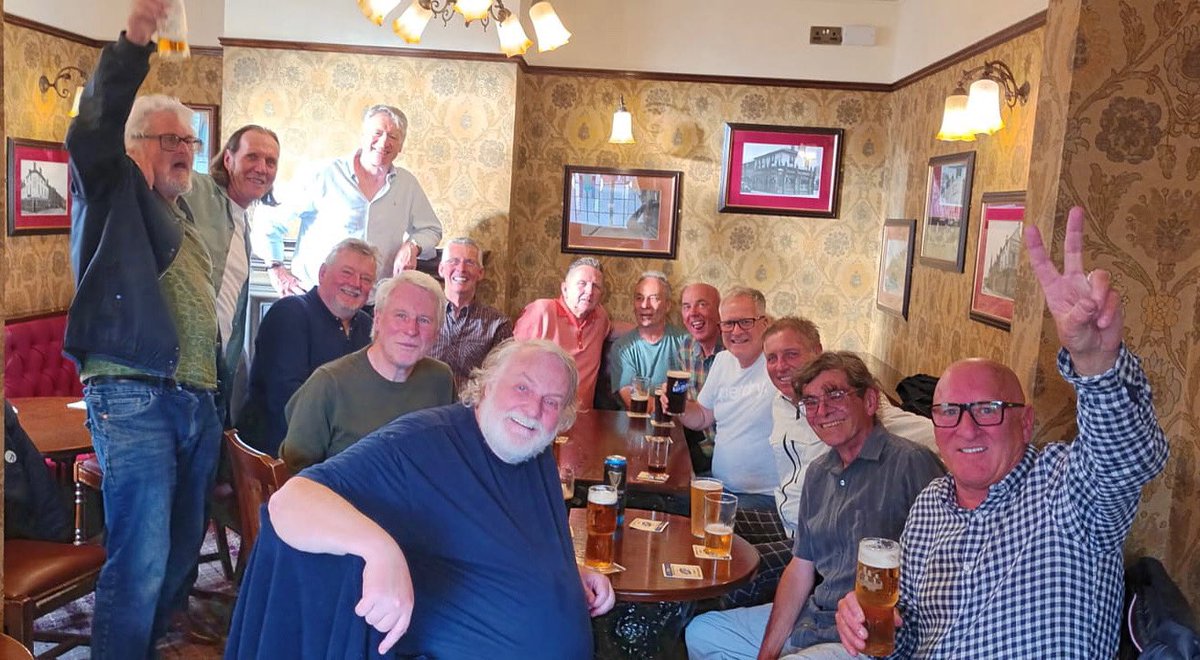 Birmingham WFC Whites +65s at the start of their end-of-season bash last night. A good evening filled with banter and friendly chat, all accompanied by a few beverages.
What more could a load of old geezers ask for? 🤩 #walkingfootballers #walkingfootballfamily #Over60AndThriving