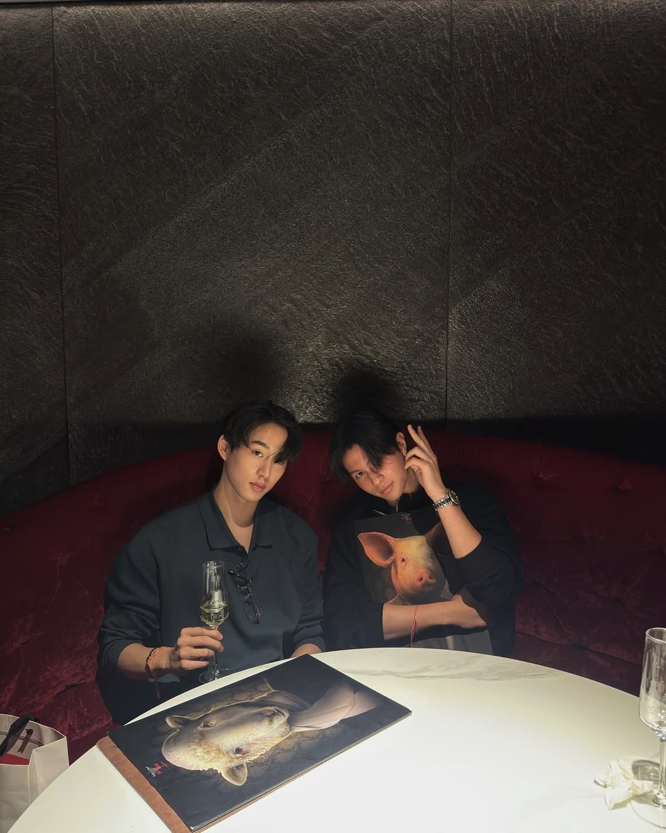 harxeuphoria's tweet photo. WILLIAMEST BIRTHDAY DINNER CELEBRATING EST BIRTHDAY!! 😭😭😭

#WilliamEst #วิลเลี่ยมเอส https://t.co/6LHzoyzpmE