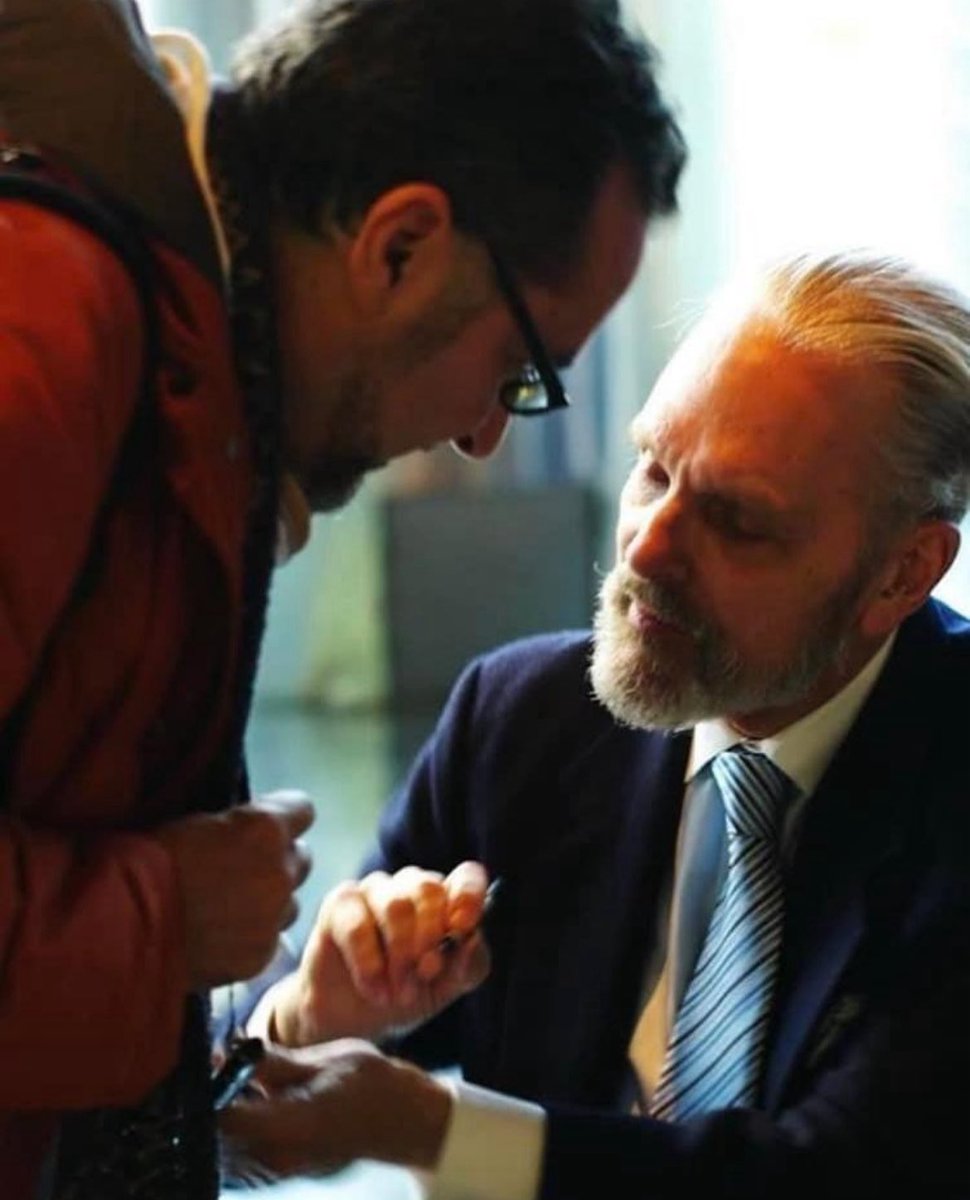 2001_italia's tweet photo. Happy birthday to Keir Dullea, born on May 30, 1936, here pictured signing one of my 2001italia sweaters (never worn ever since!) 😜 #2001aspaceodyssey https://t.co/Ged1Md6i4l