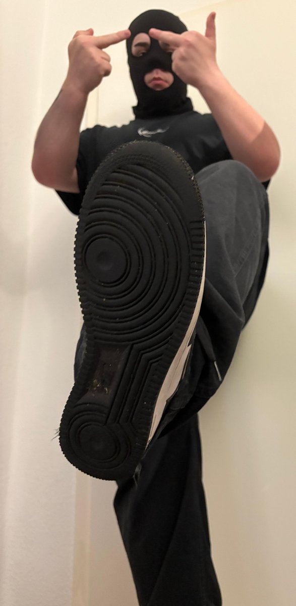 😈Aufgrund der vielen Anfragen, hier meine Stuff-Preisliste:

🧦Socken, 1 Tag getragen: 35 € (+10 € je weiterem Tag)
💧Rotze/Spucke im Vakuumbehältnis: 40 € je 10 ml
🍼Pisse: 50 € je 500 ml
🚽Klobürste: 30 €
🪥Zahnbürste: 25 €
♻ Hausmüll Sack: 40 € (mit Essensresten: 50