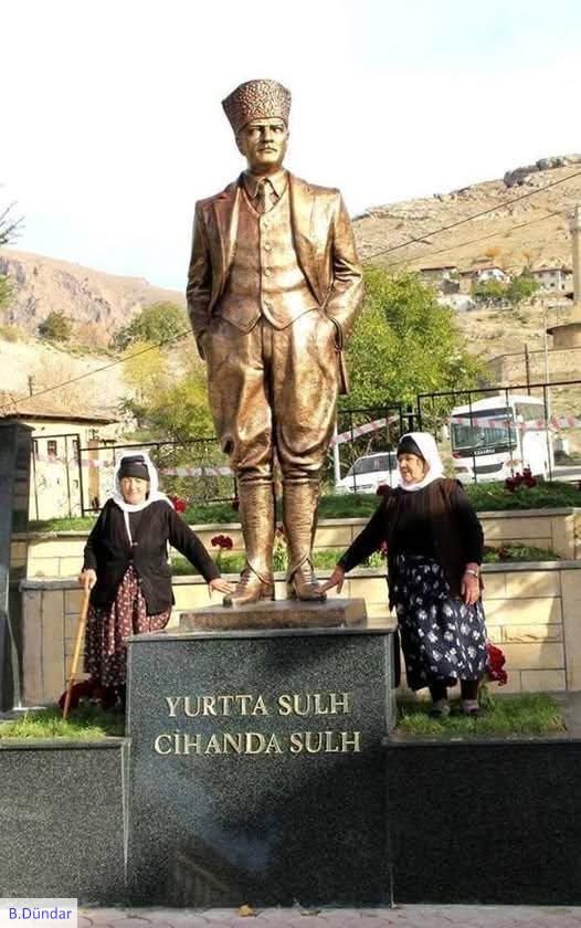 "Yeryüzünde gördüğünüz herşey kadının eseridir" diyerek dünya kadınlarını onurlandırıp,
"EY KAHRAMAN TÜRK KADINI, SEN YERDE SÜRÜNMEYE DEĞİL, OMUZLAR ÜZERİNDE GÖKLERE YÜKSELMEYE LAYIKSIN. dedi.
İşte O;
BAŞKOMUTAN MUSTAFA KEMAL ATATÜRK.
SAYGI VE RAHMETLE..

Mutlu akşamlar 💫💫