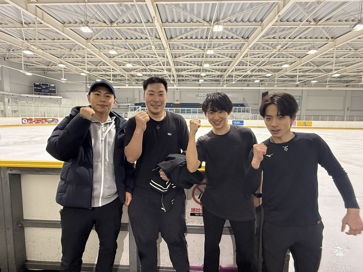 3333orzno's tweet photo. お久しぶりです！
しばらくスケートからは離れておりましたが、最近練習を再開し、6/1のシティカップに出場します！

今回は元神奈川FSCの仲間で対抗戦をしようとなりチームヒロキvsチームSAMURAICEでプログラムを作りました笑

まさのスピニングラボのお陰もあり、3回転も無事戻せたので頑張ります！ https://t.co/AzqYttwxsu