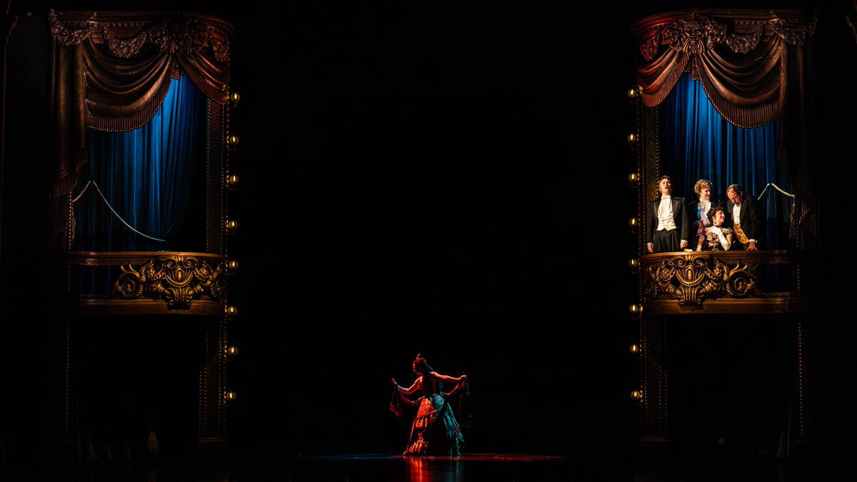 Let the spectacle astound you...🌹 

The Phantom of the Opera continues to play in Singapore at the Sands Theatre 🇸🇬 

📸 - 王犁

#PhantomOfTheOpera #PhantomSingapore
