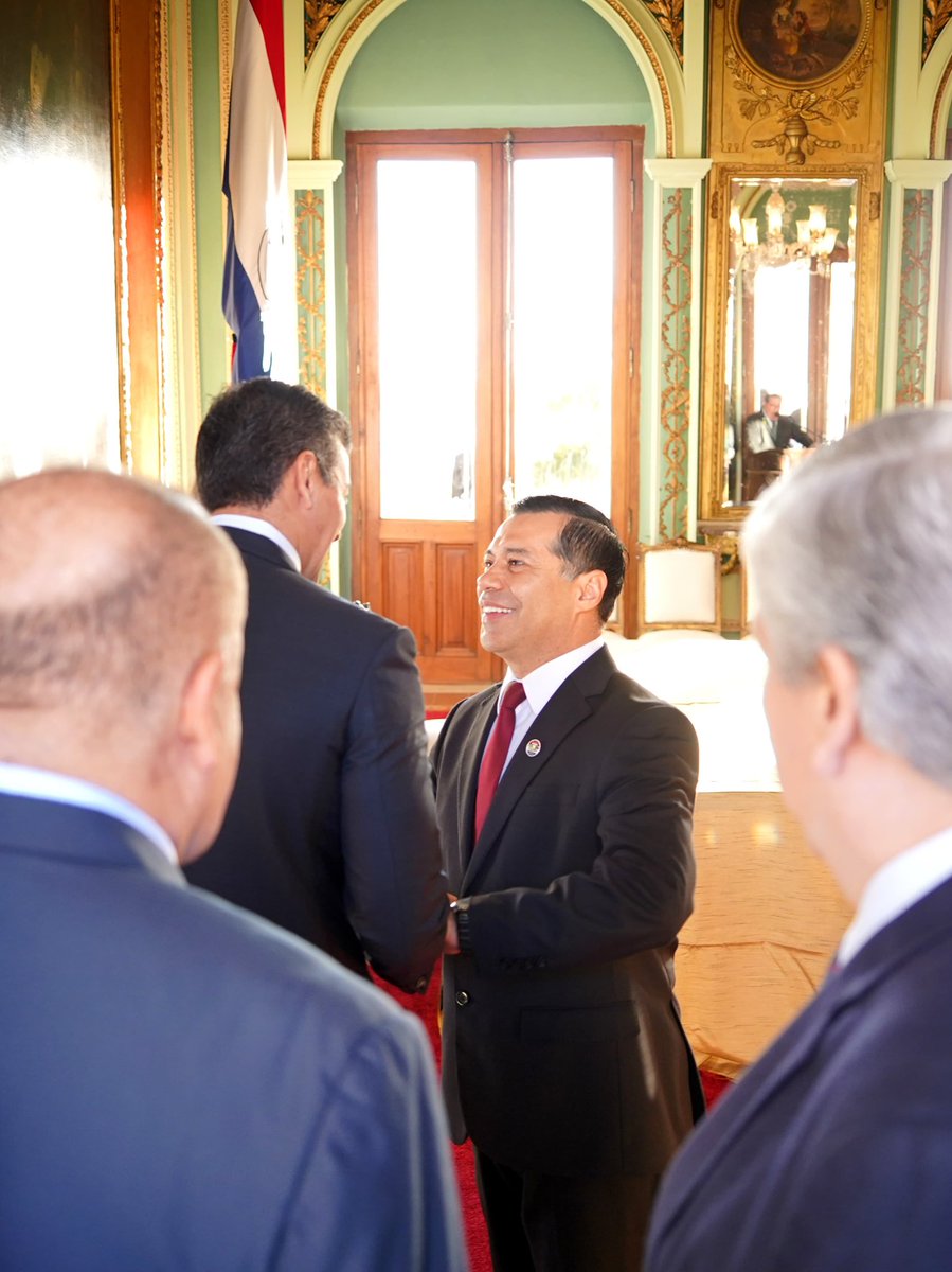 Dimos un paso fundamental para fortalecer el sistema eléctrico nacional. Hoy se firmó el contrato para el inicio del Proyecto de Construcción de la Línea de Transmisión 220 kV Villa Hayes - Concepción - Pozo Colorado - Loma Plata, y la Subestación Pozo Colorado en 220 kV. Una