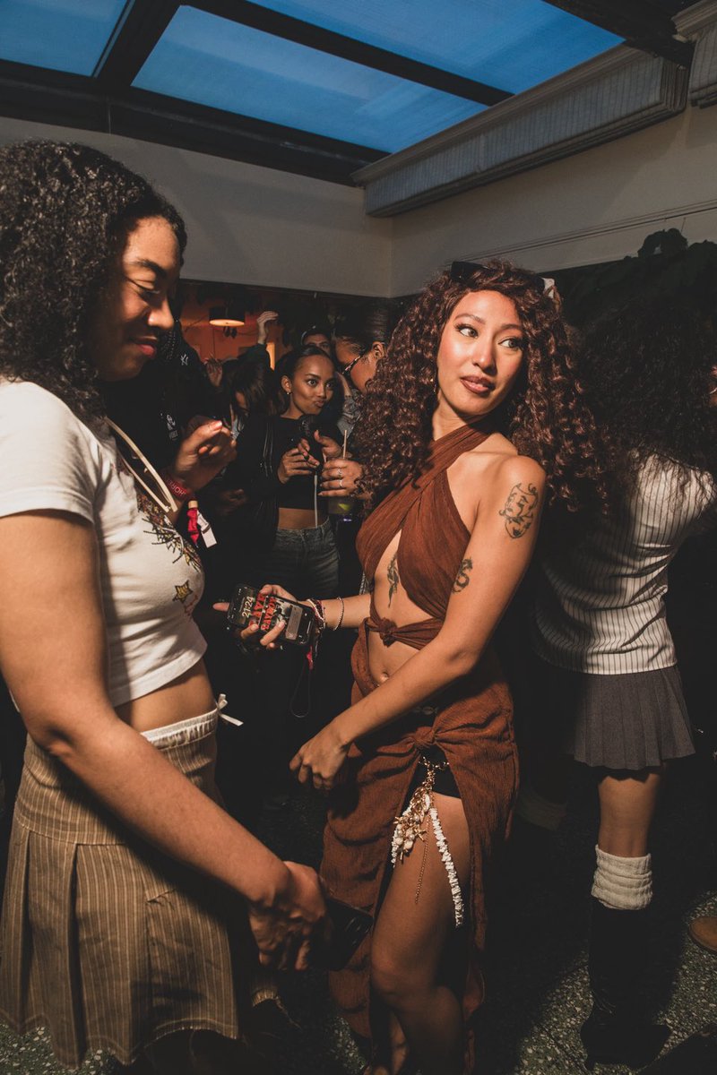 VividDope's tweet image. “Enoch” album release listening party 🎧
Thank you London 🇬🇧 for the vibes 📸💫