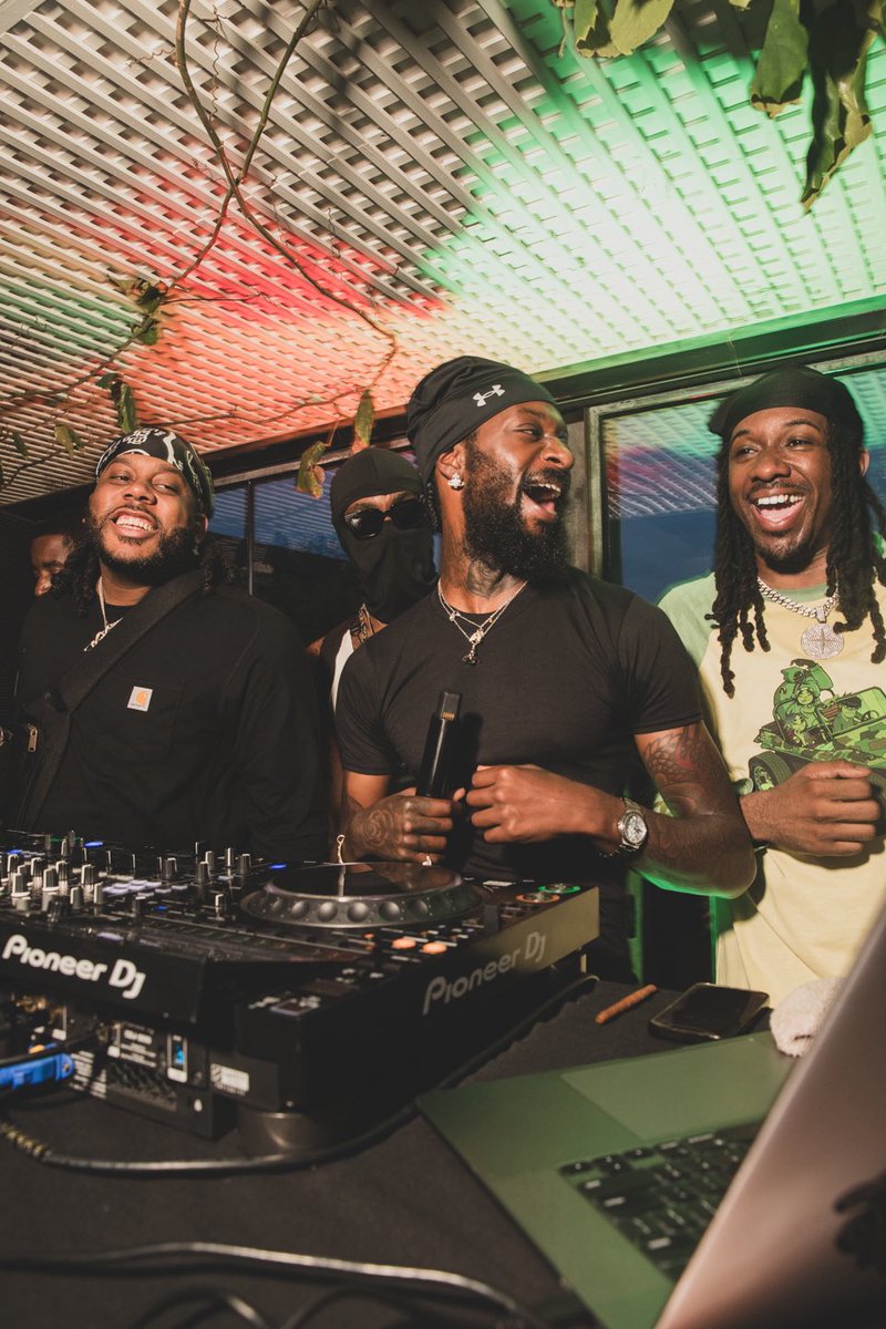 VividDope's tweet image. “Enoch” album release listening party 🎧
Thank you London 🇬🇧 for the vibes 📸💫