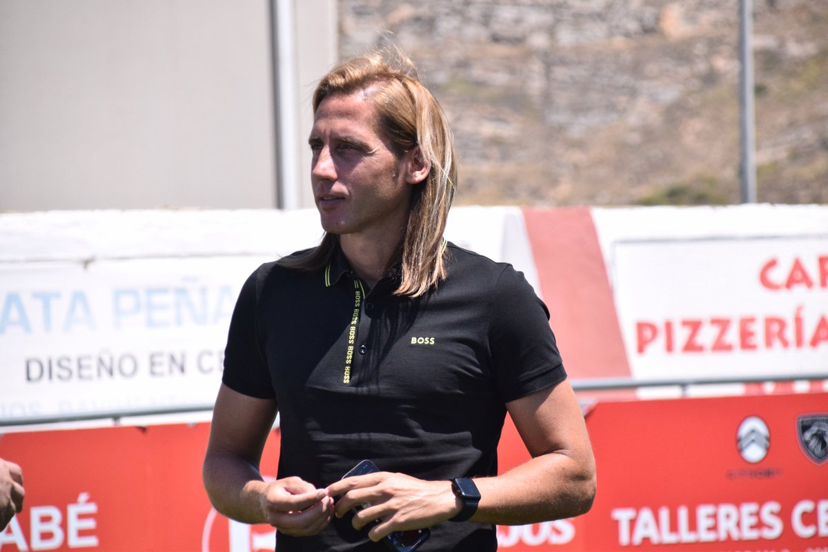 Nuestro nuevo mister ya pasea por el Coliseo Ángel Celdrán.

¡Bienvenido a tu nueva casa, Checa! 🫡🪖