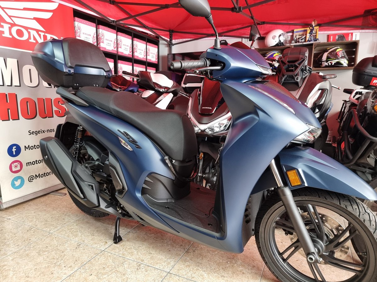 MotorHouseVng's tweet photo. Hoy entregamos otra Honda SH350!! Que la disfrutes mucho Antonio!! https://t.co/6svYISOxRr