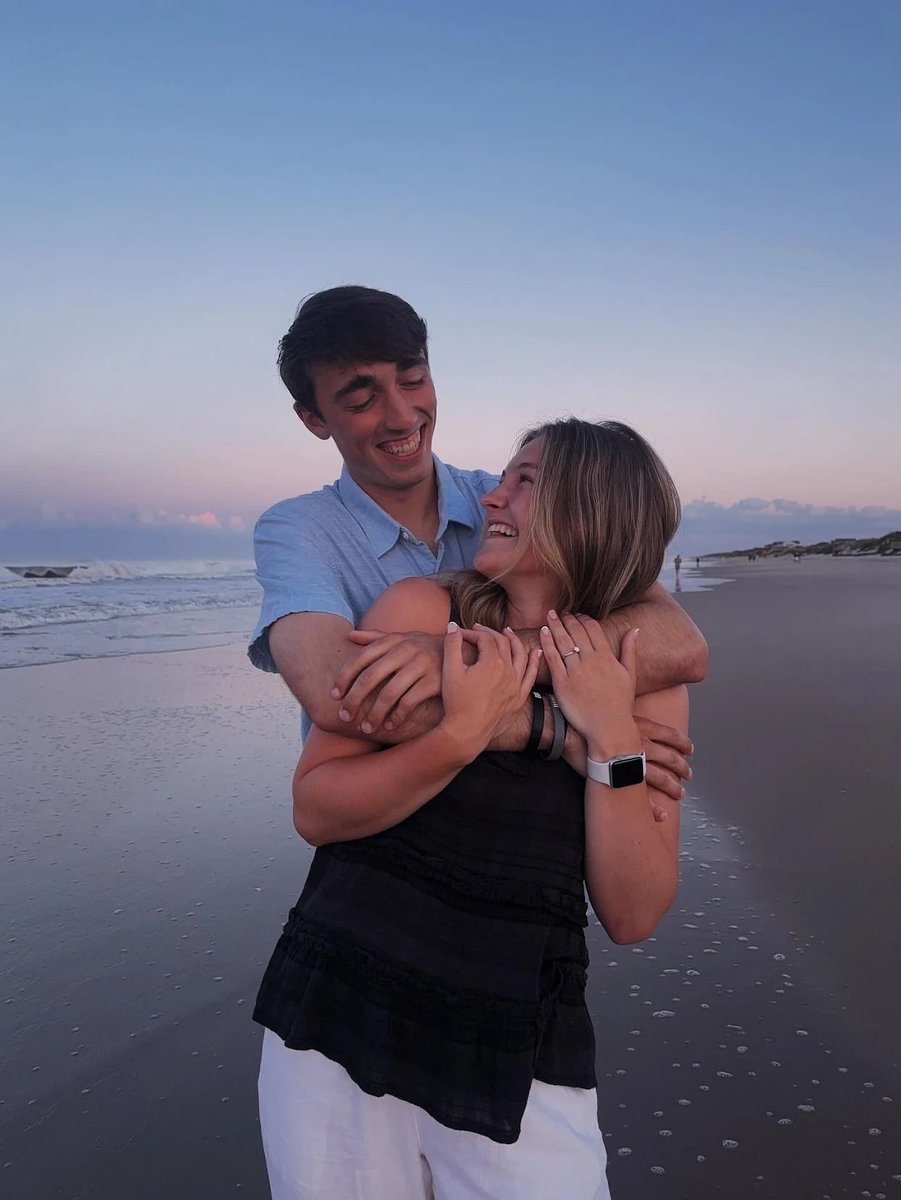 outerbanks's tweet image. 💍 Big moments, beachside memories, and time together—that’s what Blue is all about. Congrats to the happy couple! 🥂 #outerbanks #obx 

🏡 Ready to make your own memories?
BU25B - Beachin’ Fun (North) in #Corolla 🔗 bit.ly/3SpiPNJ