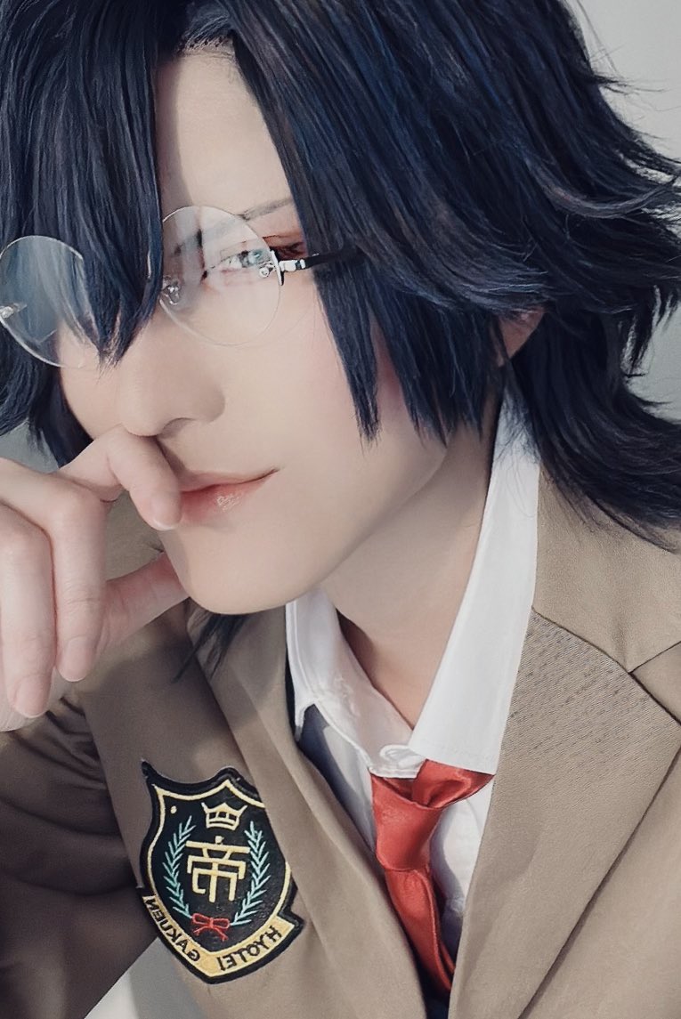 モチベのために2枚ずつ1番最近の制服ゆしと少し前の制服ゆしを引っ張り出してきたのですが、顔が…とても…安定してないですね……ウィッグも結局どっちが良いのか…………ｯ少し前のが良かったかな……とにかく練習だーｯうおーｯ✊😭✊🔥🔥