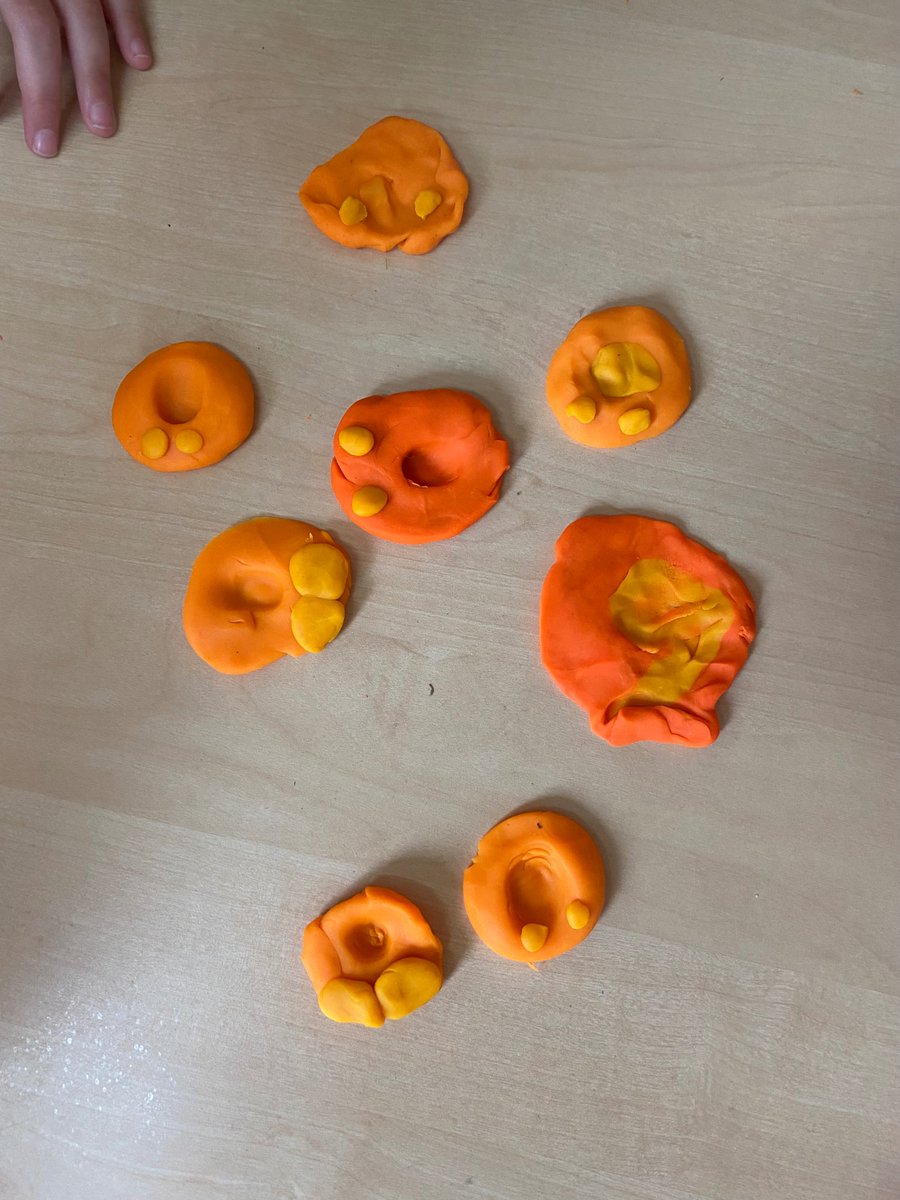 Keeshanlab's tweet image. Nursery STEM workshop #whatsinyourblood @Scopio_Labs @UofGCancerSci @rigby_evie78744