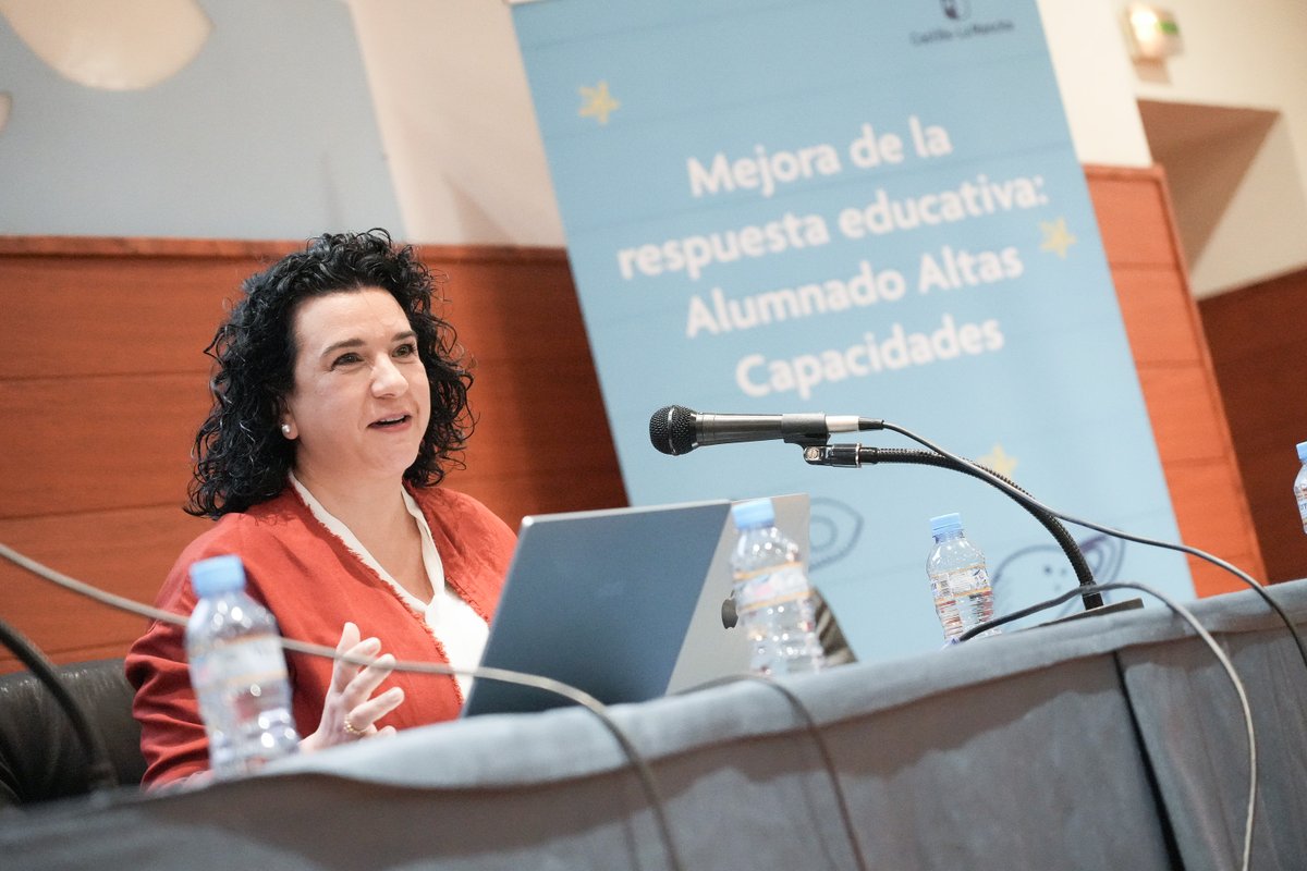 amadorpastorn's tweet image. Hoy hemos presentado la guía ‘Mejora de la respuesta educativa al alumnado con altas capacidades’. Gracias a @martatouron y Paulina Banfalvi Kam @aacclarebelion por su trabajo. Desde #CLM seguimos apostando por una escuela inclusiva que reconozca y acompañe todo el talento