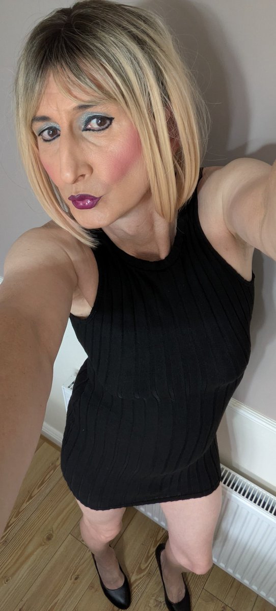 Dolled up and feeling good happy Friday everyone xxx