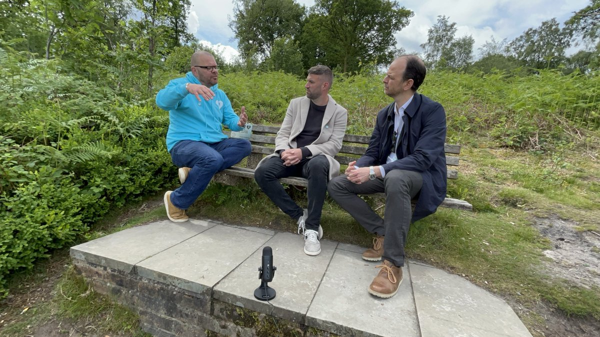 Bridgetechtweet's tweet photo. This week, we met Martin Cosser down in Surrey, where a bench now honours his son, Charlie. 💙

We filmed a powerful video on grief, education &amp; our upcoming charity skydive for https://t.co/MfoxOhHdTO which will be out soon.

Fundraiser: https://t.co/VBGhotCkAG

#StopKnifeCrime https://t.co/SzPmuNXrnN