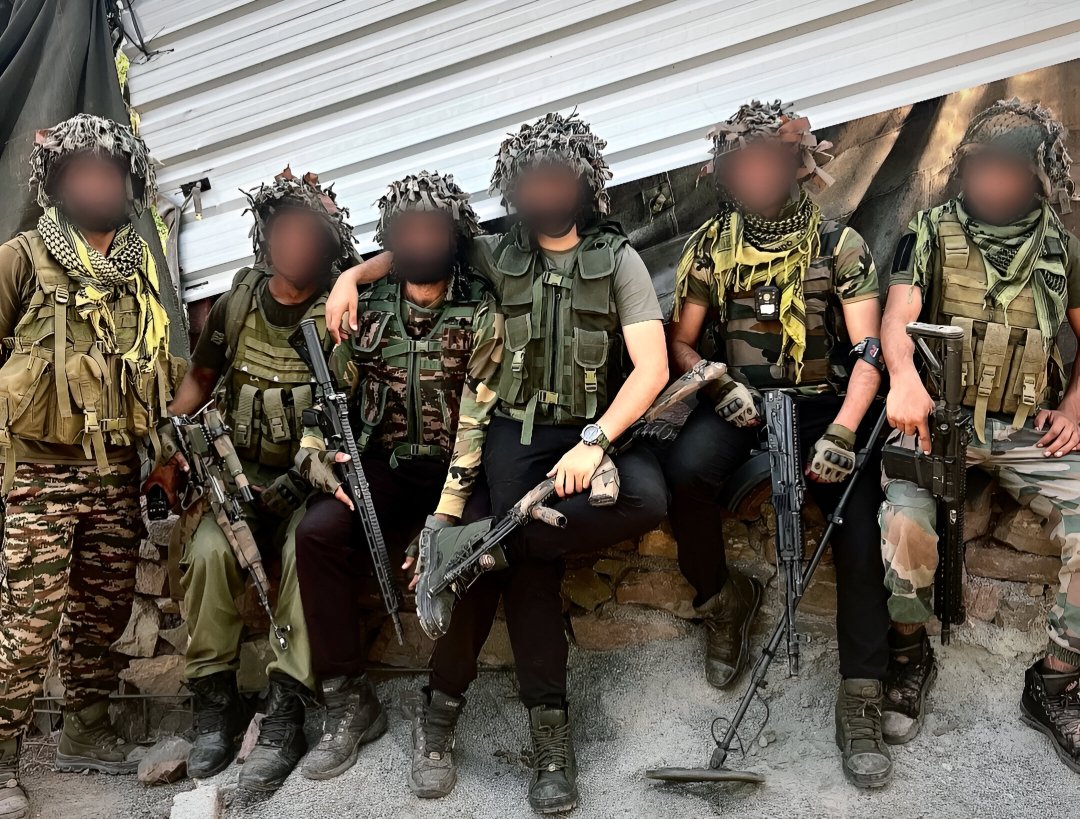 force82323's tweet photo. Squad https://t.co/dttyWz6C1y