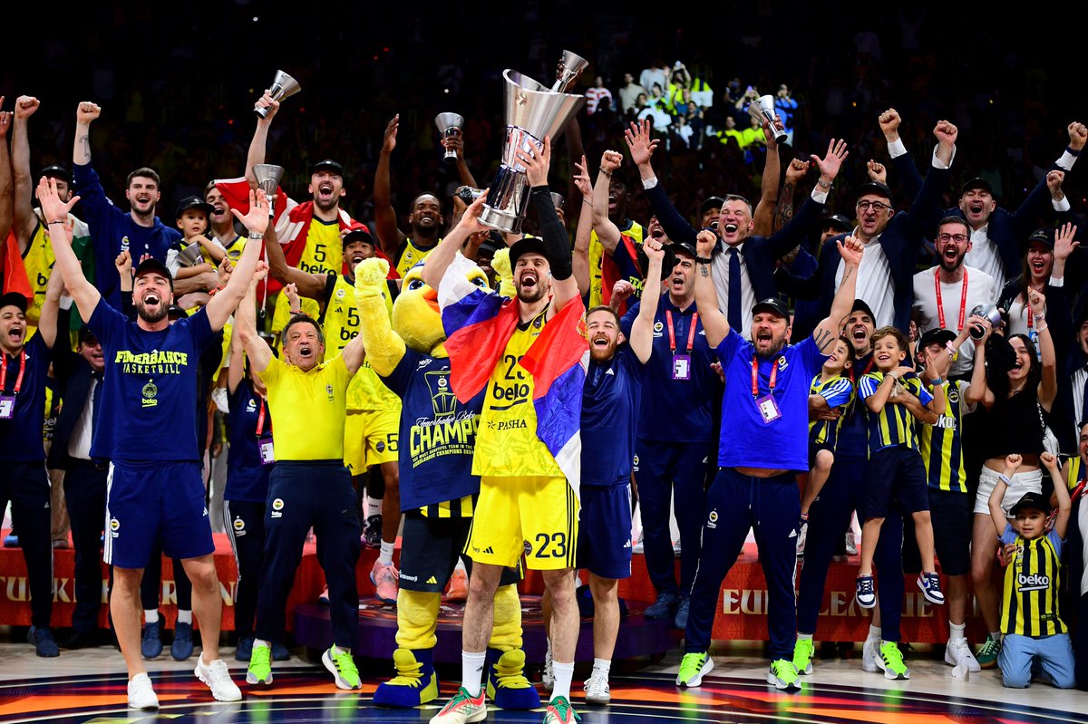 EurohoopsTR's tweet photo. ✈️Gelecek sezon Turkish Airlines EuroLeague Final Four'una ev sahipliği yapması için üç şehir ön plana çıkıyor 👀

🔸 Belgrad
🔸 Atina
🔸 Valencia https://t.co/p7OH34fRKd