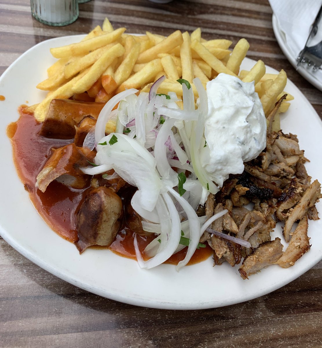 Wenn man schonmal in GE ist, wird auch der sagenumwobene Taxiteller auf Empfehlung von @KurtiKenan19 bestellt