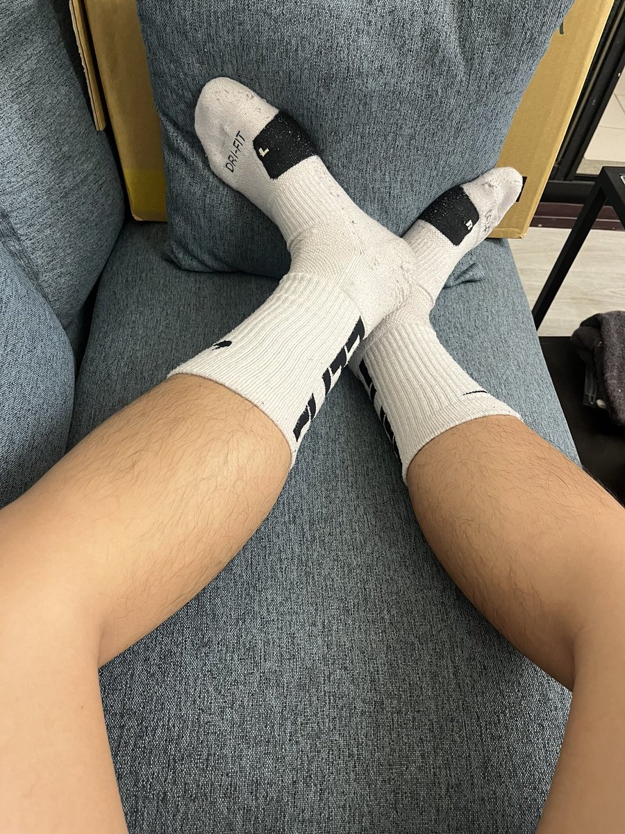今天講到腳上穿這雙
卻有種被嫌棄的感覺
即使我很愛，但這雙是不是已經退燒了嗚嗚？