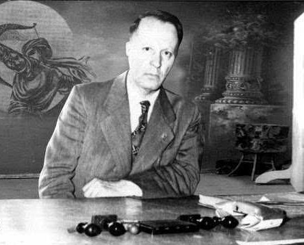 "Boş kap çok öter. Büyük işler sessizlik içinde yapılır."

Hüseyin Nihâl Atsız