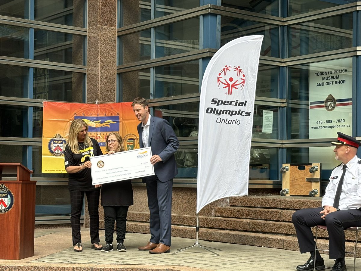 What a great turnout for the <a href="/LETRToronto/">Law Enforcement Torch Run - Toronto</a> it was so fun running and walking alongside <a href="/SpecialOlympics/">Special Olympics</a>
