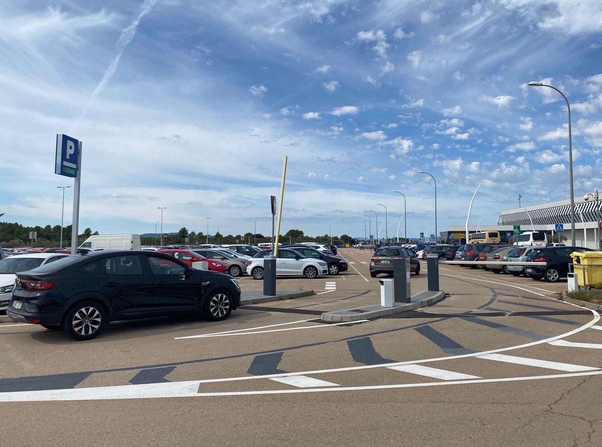 🅿️ El aeropuerto de Castellón licita la gestión del parking 

🚗 Favorecer rotación
👥 Atender el aumento de usuarios 
👉 Mejora del servicio
🪙 Precios asequibles a partir del último cuatrimestre: primera media hora gratuita y tope de 6€ por día

🔗 aeroportcastello.com/es/el-aeropuer…